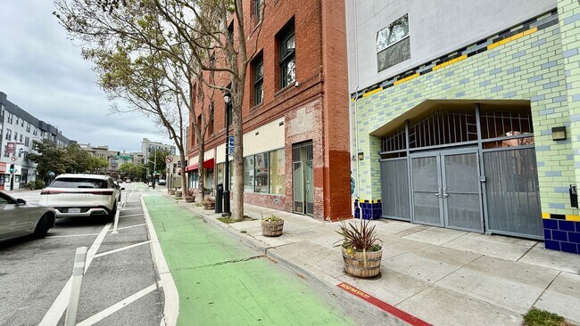 Building Photo - Urban Oasis on Valencia St – 2BR/1BA with ...