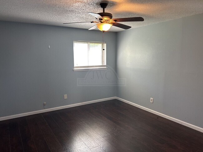 Building Photo - **2 weeks Free Rent***2310 Zinnia Court, K...
