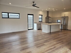 Building Photo - 423 N 8th St