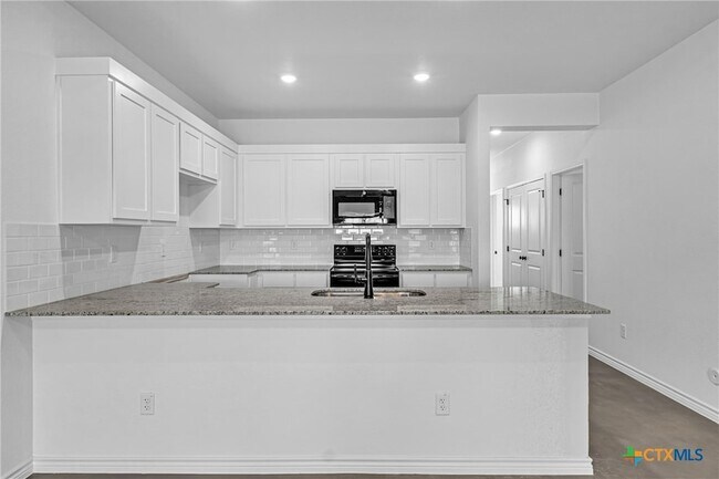 Building Photo - 907 Smoke Tree Ln