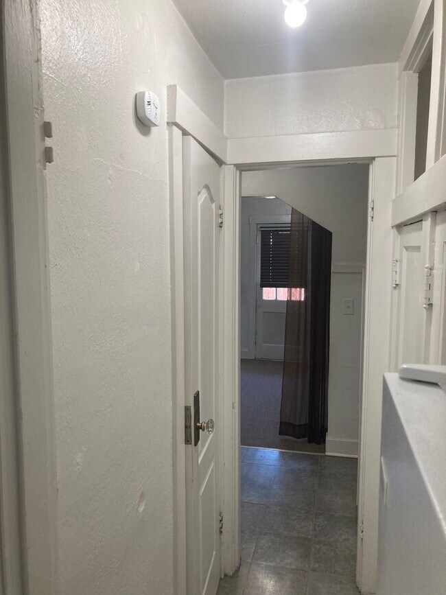 Building Photo - 901 Kittitas St