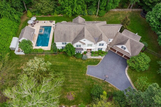 Primary Photo - 46 Burr Farms Rd