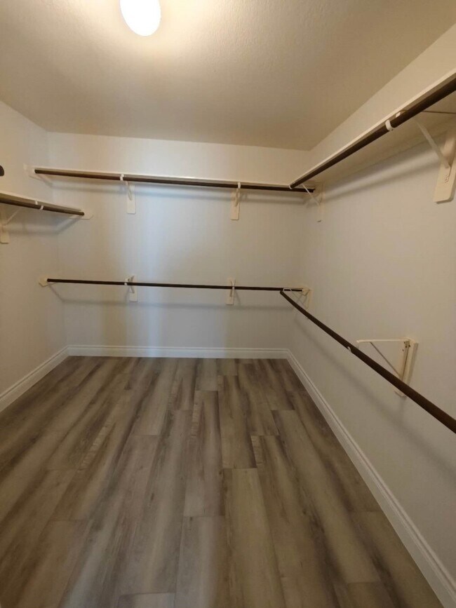 Building Photo - 2306 Waterford Park St