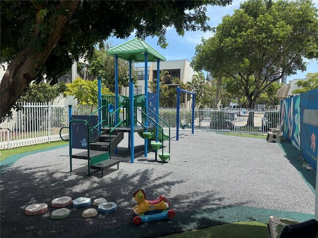 Building Photo - 20200 W Country Club Dr