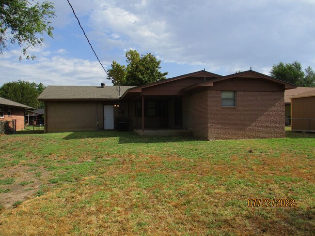 Building Photo - (4) Bed/(2.5) Bath in Core Norman Avail NO...