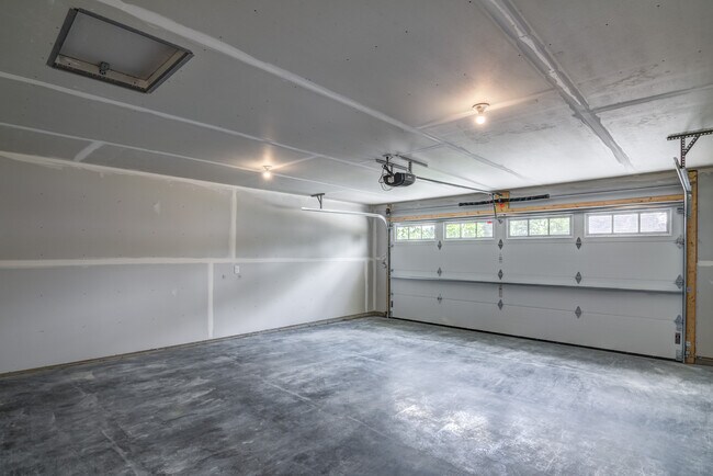 Building Photo - 1652 Hong St
