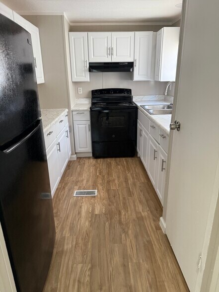 Building Photo - 6201 W Bert Kouns Industrial Loop