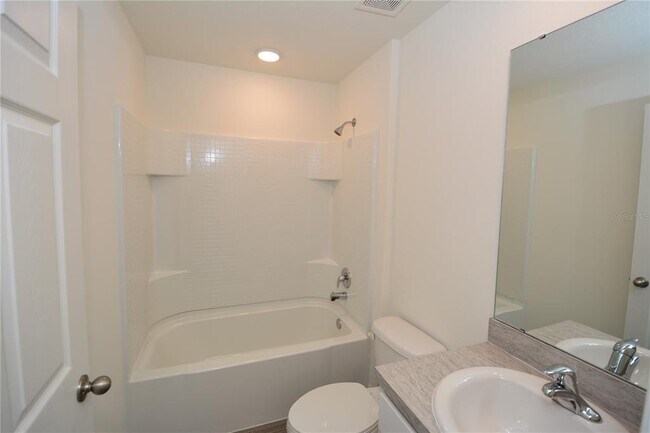Building Photo - 11 Roxland Ln