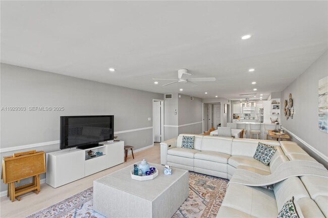 Building Photo - 3051 NE 48th St