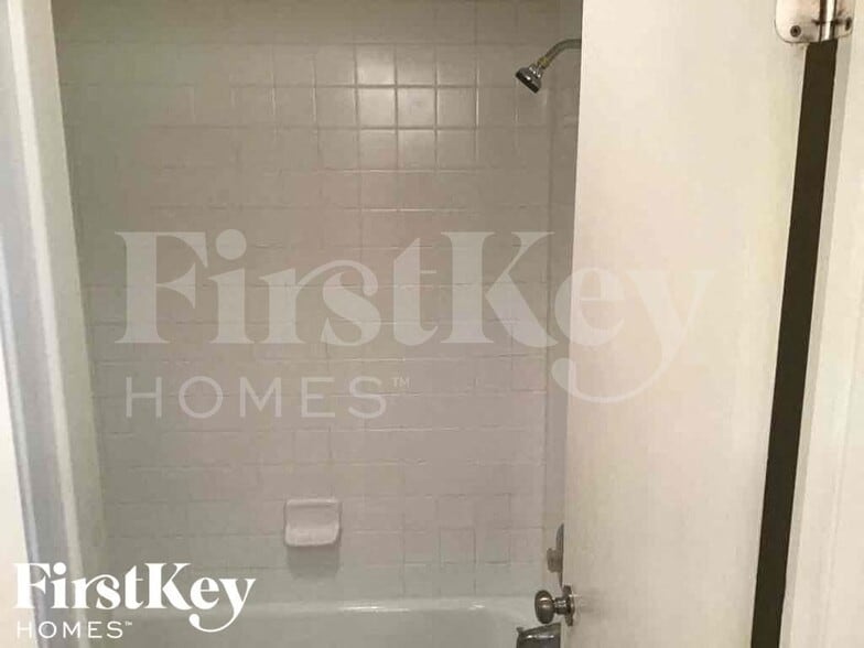 Building Photo - 4718 Westwind Dr