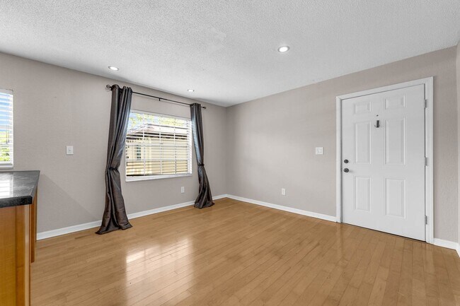 Building Photo - Renovated Condo in Downtown's coveted Dela...