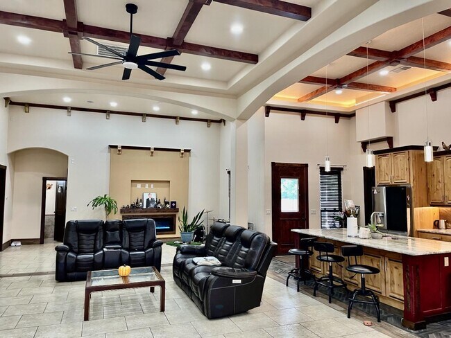 Building Photo - 8024 Canoncito Dr