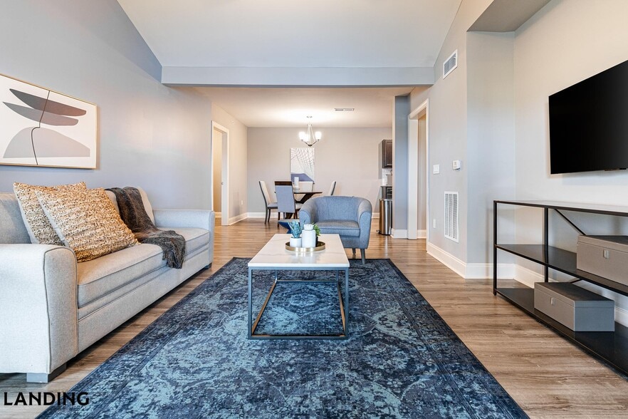Building Photo - 305 Laredo Dr