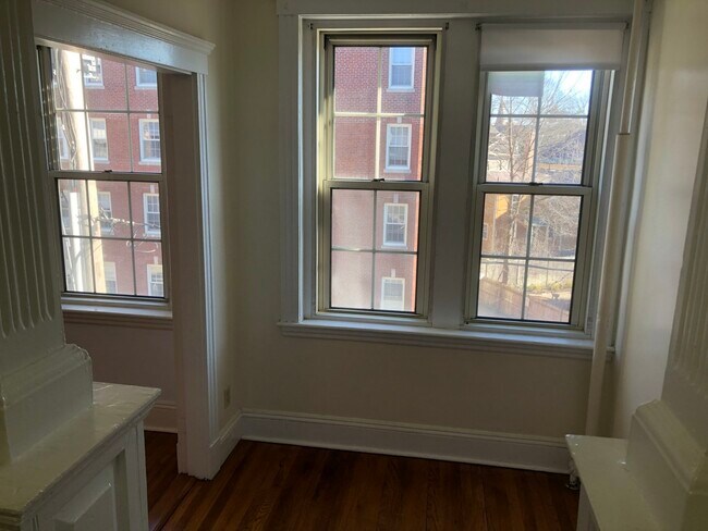 Building Photo - 1 Craigie St