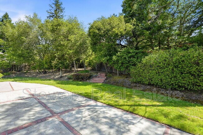 Building Photo - 10 Corte Del Rey