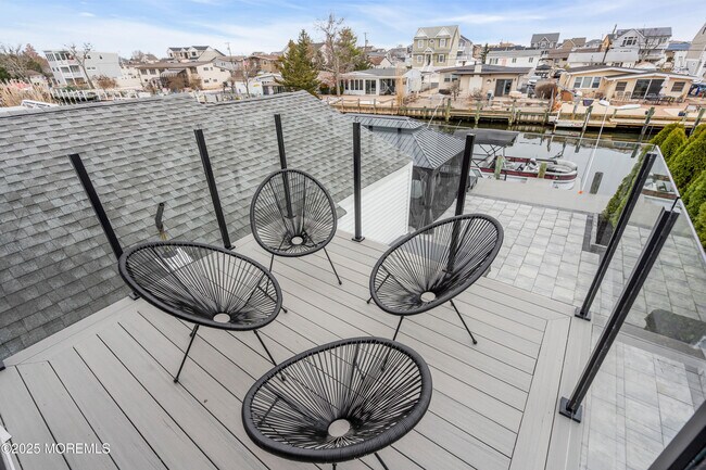 Building Photo - 320 Silver Lagoon Dr