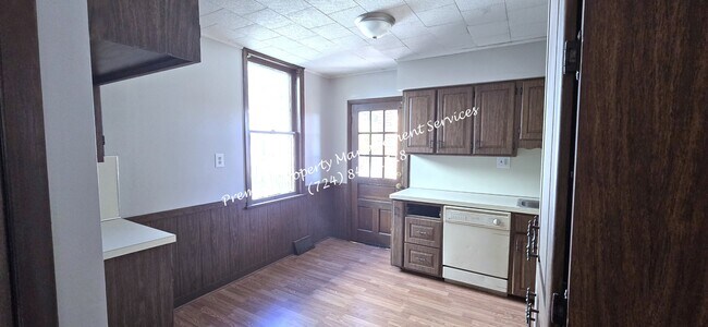 Building Photo - 922 Winslow Ave