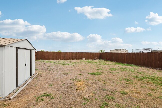 Building Photo - "Charming 3-Bedroom Haven with Granite Elegance in San Antonio!"