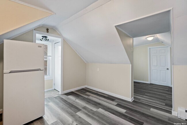 Building Photo - 14 Corona Rd