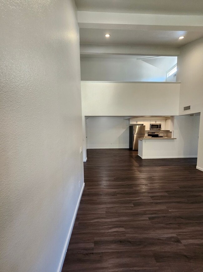 Building Photo - Beautiful 2-Bedroom Condo in Phillips Ranch