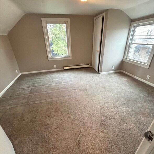 Building Photo - 504 W Lapeer St