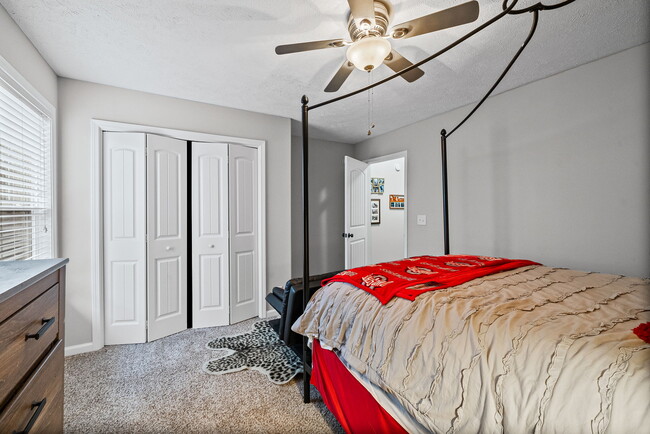 Building Photo - 632 Hidden Valley Dr