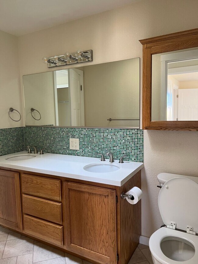 Building Photo - Mckinleyville 2 Bedroom Duplex