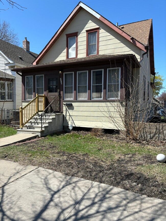 Primary Photo - 1115 13th Ave SE