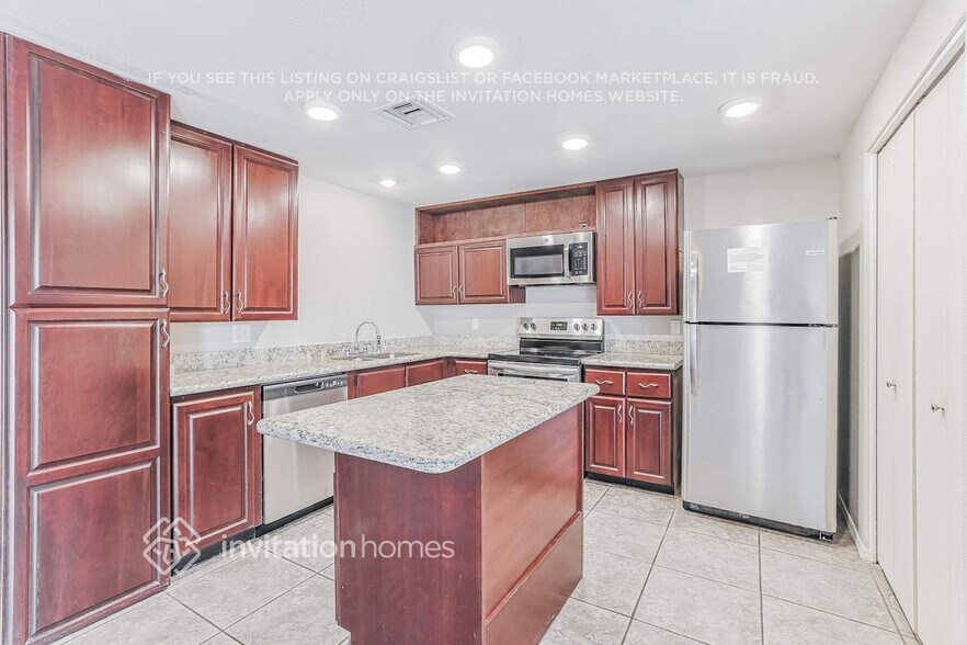 Building Photo - 1616 W Los Arboles Pl