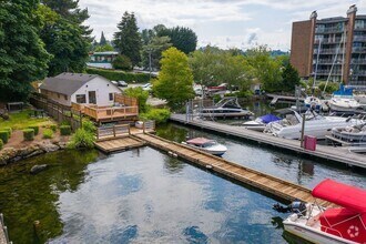 Building Photo - Waterfront 9508