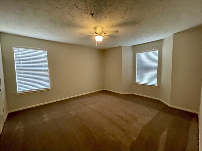 Building Photo - 8051 Bay Branch Dr