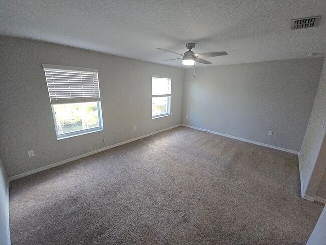 Building Photo - Spacious Townhome with Pond Views | 3BR + Loft + Screened Patio