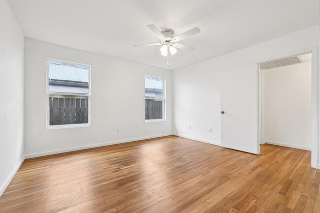 Building Photo - 4302 Harmon Ave