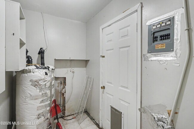 Building Photo - 4625 Hilltop Dr