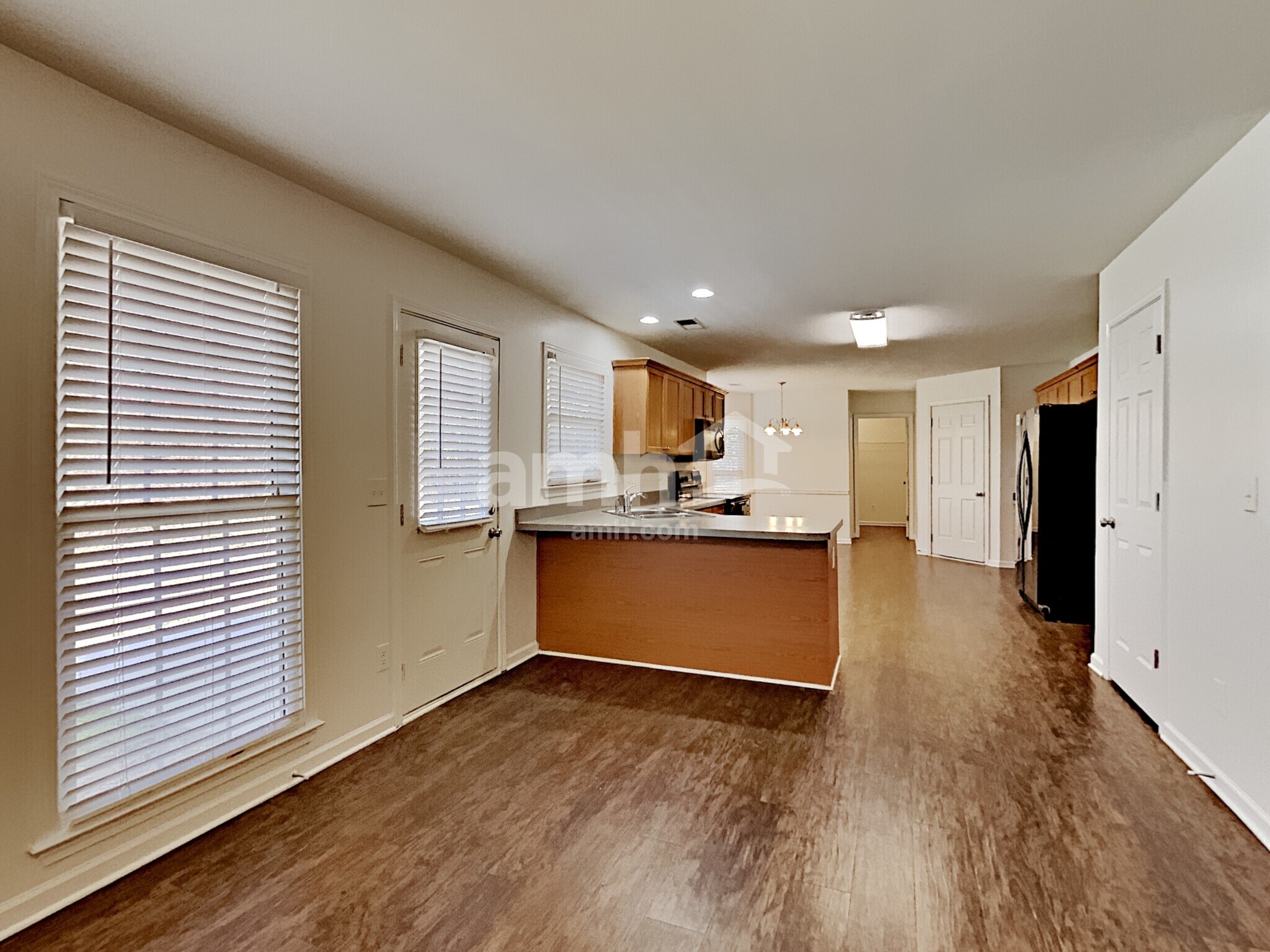 Building Photo - 204 Hunters Ter