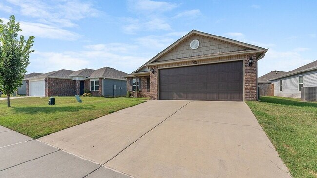 Building Photo - Charming New Home in a Prime Fayetteville Location