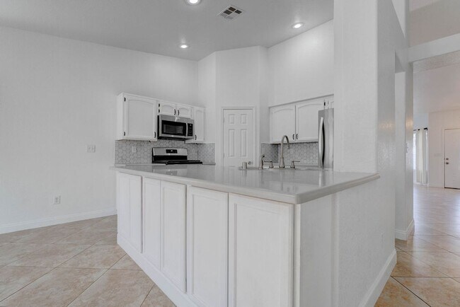 Building Photo - 2205 Riderwood Ave