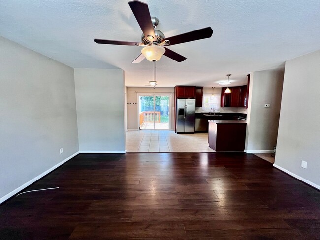 Building Photo - Gorgeous fully renovated 4 bedroom home in...