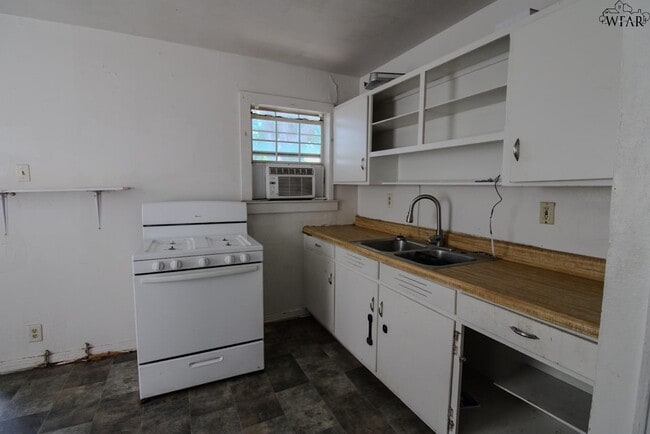 Building Photo - 1640 Hawes Ave