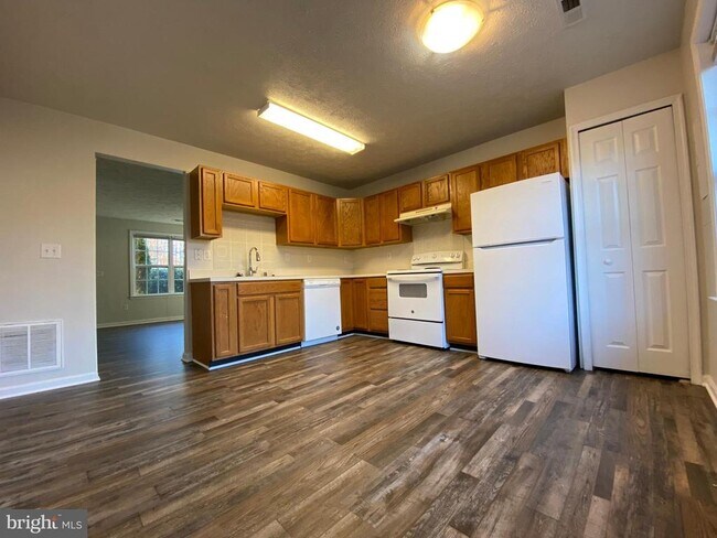 Building Photo - 9609 Coventry Creek Dr