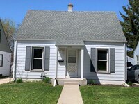 Building Photo - West Allis 3 bedroom 1 bath 2.5 car garage