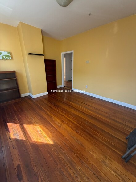 Building Photo - 15 Loveland Rd