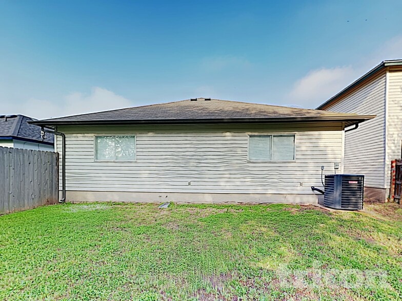 Building Photo - 8338 Morning Grove