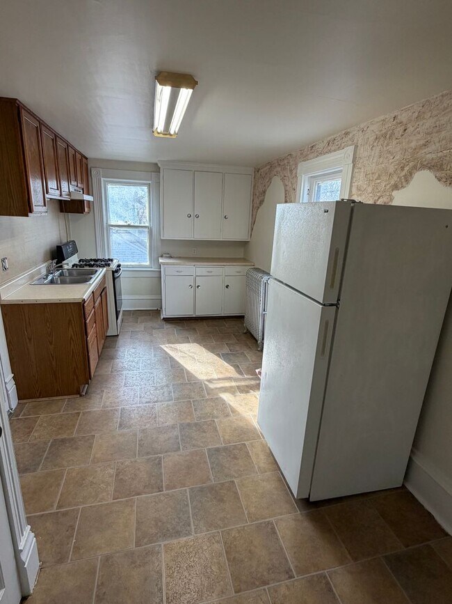 Building Photo - 829 Jackson St