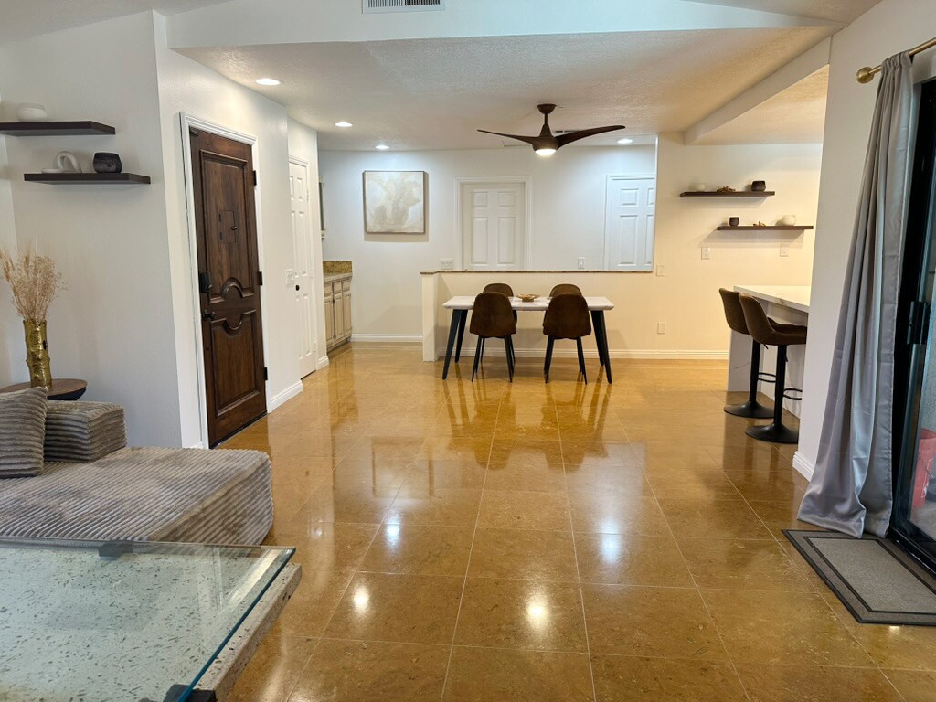 Building Photo - 43550 Carmel Cir