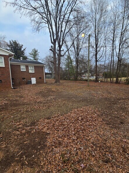 Building Photo - 2218 Lakeland Rd