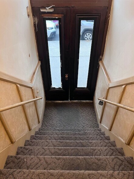 Building Photo - 668-670 Kennedy Boulevard Unit 8