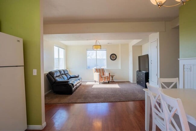 Building Photo - 1912 Oregon Ave