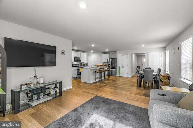 Building Photo - 459 Currant Cir