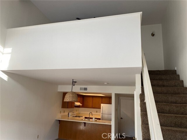 Building Photo - 805 W Grondahl St